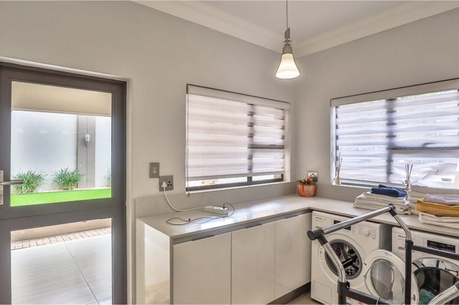 6 Bedroom Property for Sale in Birdwood Estate North West